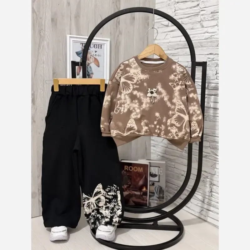 ست بلوز شلوار دخترانه دورس لاکرا طرح پروانه رنگ کرم سفید نسکافه ای سایز 45 تا 65