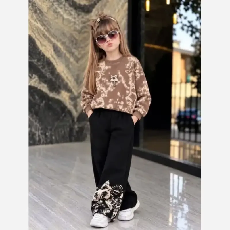 ست لباس دخترانه بلوز شلوار دورس طرح پروانه رنگ کرم سفید شکلاتی سایز 45 تا 65